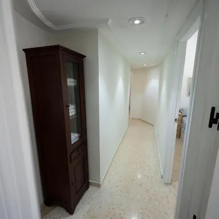 Bright And 2 Bedroom Flat In *