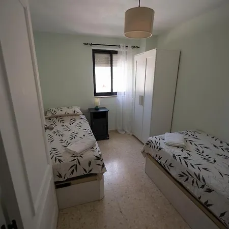 Bright And 2 Bedroom Flat In *